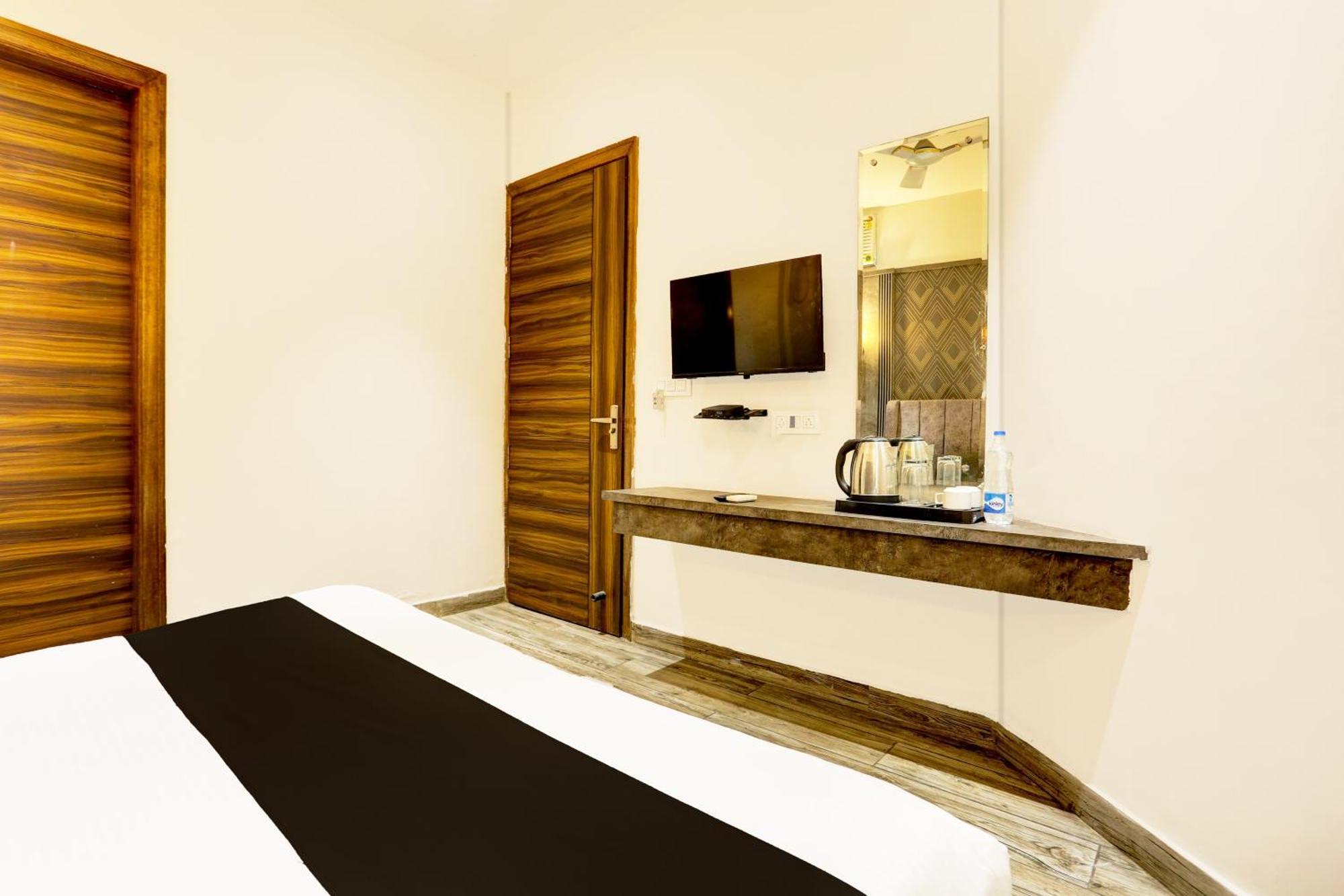 Hotel Super Collection O Amritsar Near Bus Stand Extérieur photo
