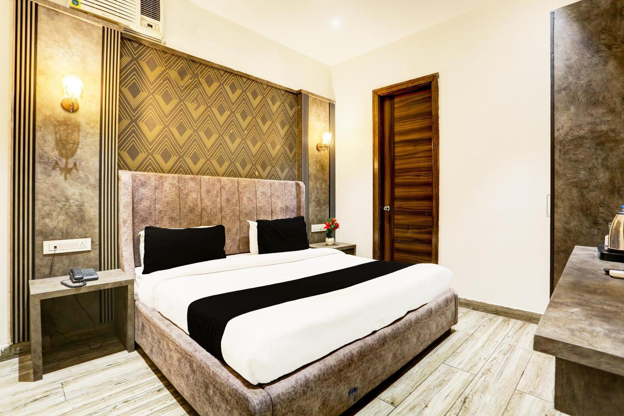 Hotel Super Collection O Amritsar Near Bus Stand Extérieur photo